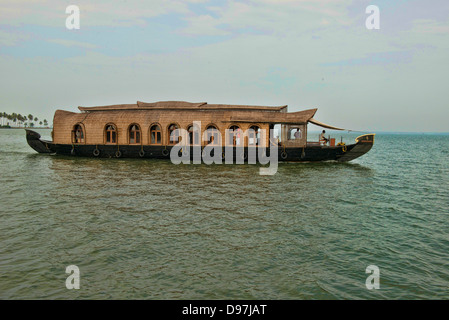 Yacht à voile sur les Backwaters du Kerala, Inde Banque D'Images