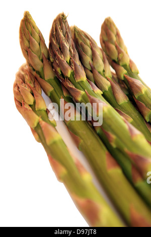 Asperges découper sur un fond blanc Banque D'Images