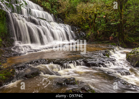 Purakaunui Falls, une attraction touristique majeure dans la région de Catlins d'Otago, en Nouvelle-Zélande. Banque D'Images