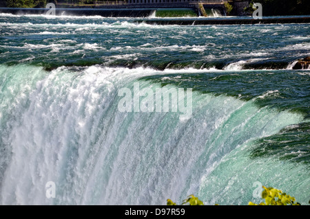 Au bord des chutes Horseshoe où la rivière se précipite sur le bord. Plus de 6m de pieds cubes examiner chaque minute. Banque D'Images