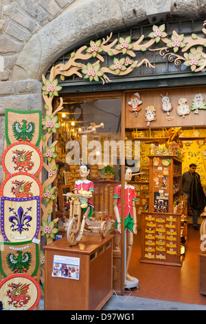 Pinocchio sur l'écran, une boutique de souvenirs à Florence, Toscane, Italie Banque D'Images