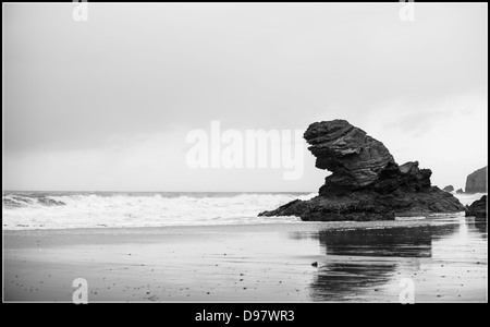 Carreg Bicca, Llangrannog, à l'Ouest, régions, Bretagne, plage, sable ondes baie chemin côtier de la mer de nuages urdd mono Banque D'Images