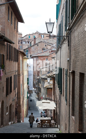 Rues dans le centre médiéval de Sienne, Toscane, Italie Banque D'Images