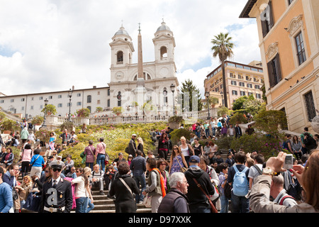 Les marches espagnoles, escalier de la Trinita dei Monti, Piazza di Spagna, Rome, Italie Banque D'Images