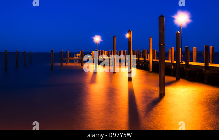 Le quai de pêche dans la région de Havre de Grace, Maryland, à la nuit. Banque D'Images