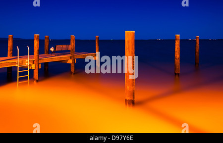 Le quai de pêche dans la région de Havre de Grace, Maryland, à la nuit. Banque D'Images