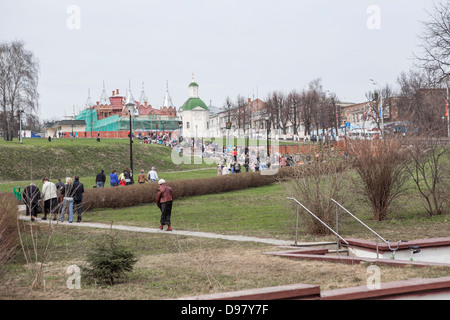 Le territoire devant les murs de la Sainte Trinité Sergius Lavra, Sergiev Posad Banque D'Images