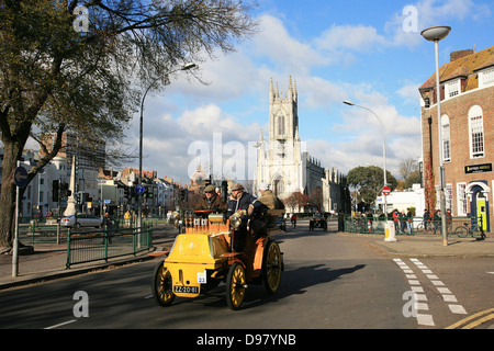 Les participants de Londres à Brighton Veteran Car Run annuel [usage éditorial uniquement] Banque D'Images