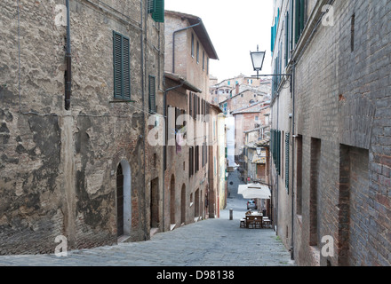 Rues dans le centre médiéval de Sienne, Toscane, Italie Banque D'Images