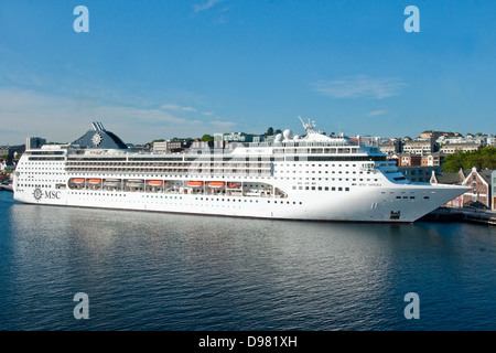 Navire de croisière MSC Opera à quai à Stavanger, Norvège Banque D'Images