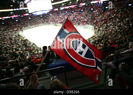 Un match de hockey des Canadiens de Montréal à l'intérieur du Centre Bell. Banque D'Images