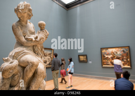 BRUXELLES, Belgique — une salle d'exposition de peintures et sculptures aux musées royaux des Beaux-Arts de Belgique, l'un des musées les plus célèbres de Belgique. Le complexe se compose de plusieurs musées, dont le Musée d'Art ancien (XV - XVII siècle), le Musée d'Art moderne (XIX ­ XX siècle), le Musée Wiertz, le Musée Meunier et le Musée Magritte. Banque D'Images