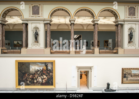 BRUXELLES, Belgique — la salle principale des musées royaux des Beaux-Arts de Belgique (en français, musées royaux des Beaux-Arts de Belgique), l'un des musées les plus célèbres de Belgique. Le complexe se compose de plusieurs musées, dont le Musée d'Art ancien (XV - XVII siècle), le Musée d'Art moderne (XIX ­ XX siècle), le Musée Wiertz, le Musée Meunier et le Musée Magritte. Banque D'Images