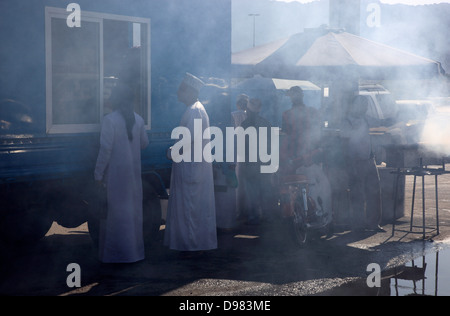 État grill dans le Souk de Nizwa. Nizwa est le centre de la Granny's niches de Heartland. La ville se trouve l'oasis avec le sud ed Banque D'Images