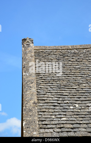 Détail d'un toit en pierre de Cotswold - couches minces de pierre sont utilisés à la manière de l'ardoise. Banque D'Images