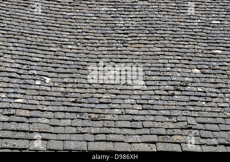 Détail d'un toit en pierre de Cotswold - couches minces de pierre sont utilisés à la manière de l'ardoise. Banque D'Images