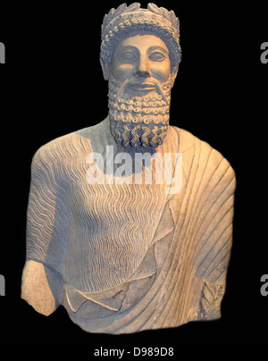 Statue de calcaire colossal un homme barbu Banque D'Images