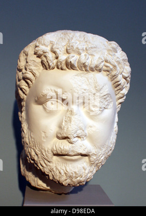 Gouverneur Oecumenius. À partir de l'Agora à Aphrodisias, ch. AD 400. La tête appartient à une statue dont la base inscrit loue le gouverneur de connaissance de la loi, sa capacité à parler le grec et latin, et sa pureté d'esprit et de la main. Sur le dessus de la tête, un sculpteur chrétien marqué secrètement sa foi en trois lettres inscrits:XMG - Christon Maria genna, 'Le Christ est né de Marie'. Banque D'Images