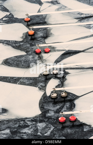 Portrait de marina à l'hiver avec de la glace brisée. Stockholm, Suède. Banque D'Images