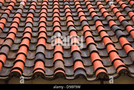 Old Red Roof tile close-up Banque D'Images