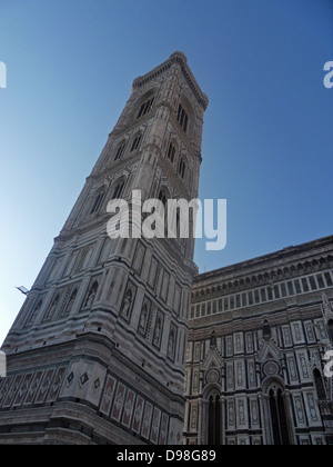 Le Campanile de Giotto ou tour à la basilique Santa Maria del Fiore (Anglais : Basilique de Sainte Marie de la fleur) est la Banque D'Images