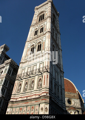 Le Campanile de Giotto ou tour à la basilique Santa Maria del Fiore (Anglais : Basilique de Sainte Marie de la fleur) est la Banque D'Images