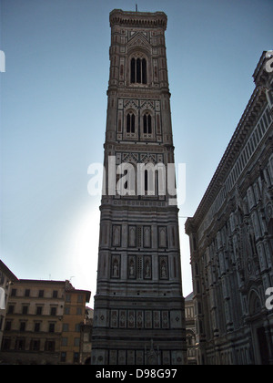 Le Campanile de Giotto ou tour à la basilique Santa Maria del Fiore (Anglais : Basilique de Sainte Marie de la fleur) est la Banque D'Images