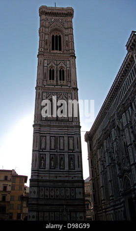 Le Campanile de Giotto ou tour à la basilique Santa Maria del Fiore (Anglais : Basilique de Sainte Marie de la fleur) est la Banque D'Images