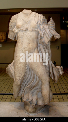 Statue de la Néréide Monument, qui tient son nom de la mer, nereids-nymphes dont les statues ont été placés entre les colonnes de cette tombe monumentale. Il a été construit pour l'Erbinna, gouverneur de Xanthos de Lycie, au sud-ouest de la Turquie. 390-380 BC. Banque D'Images