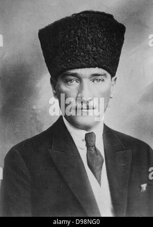 Mustafa Kemal Atatürk (1881-1938) Officier de l'armée turque et révolutionnaire. Fondateur et premier président de la République turque 1923-1938. Servi dans l'Empire ottoman jusqu'à sa démission en juillet 1919. Ttatesman Banque D'Images