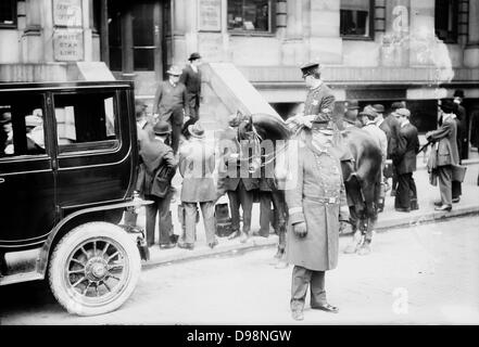 Perte de la White Star Line de classe olympique du RMS Titanic qui a heurté un iceberg le 12 avril 1912 pour son voyage inaugural de Southampton à New York. S'informer de l'actualité à la White Star Line. Plus de 1 500 vies perdues. Disaster Banque D'Images