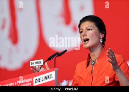 Le Parti de Gauche vice-présidente Sahra Wagenknecht donne un discours lors de la convention du parti fédéral à Dresde, Allemagne, 14 juin 2013. Le Parti de Gauche se prépare pour sa campagne électorale pour les prochaines élections en Allemagne. Photo : JAN WOITAS Banque D'Images