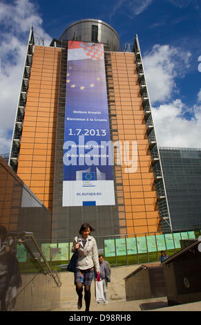 Bannière de bienvenue à la Commission européenne à Bruxelles avant de la Croatie dans l'UE au 1er juillet 2013 Banque D'Images