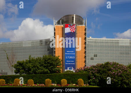 Bannière de bienvenue à la Commission européenne à Bruxelles avant de la Croatie dans l'UE au 1er juillet 2013 Banque D'Images