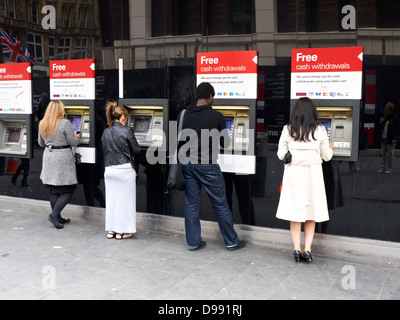 Distributeurs de billets gratuits HSBC à Liverpool, Royaume-Uni Banque D'Images