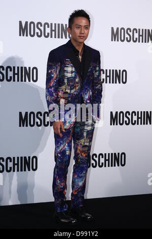 Chao Deng est allé(e) à Moschino Printemps Été Montrer à Shanghai, Chine, le jeudi 13 juin, 2013. Banque D'Images