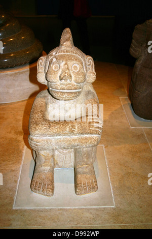 La figure de Mictlantecuhtli grès assis ; Aztec, AD 1325-1521 ap. Le Mexique. Mictlantecuhtli était un dieu aztèque associée à la mort. Pre-Columbian Mesoamerican Sculpture Mythologie Banque D'Images