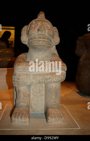 Personnage assis en grès de Mictlantecuhtli, Aztec, AD 1325-1521 ap du Mexique. Mictlantecuhtli était un dieu aztèque associée à la mort. Pre-Columbian Mesoamerican Sculpture Mythologie Banque D'Images