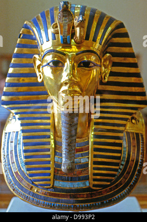 Toutankhamon, (1341 - 1323 BC BC) pharaon égyptien de la xviiie dynastie (jugé c.1333 BC - 1323 avant J.-C.), au cours de la période de l'histoire égyptienne connue sous le Nouvel Empire. La découverte en 1922 par Howard Carter de la tombe de Toutankhamon intact a reçu dans le monde presse co Banque D'Images