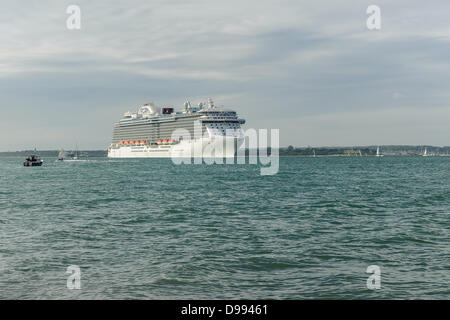 Mme Royal Princess est un navire de croisière exploité par Princess Cruises, et le troisième navire à voile pour la ligne de croisière sous ce nom Banque D'Images