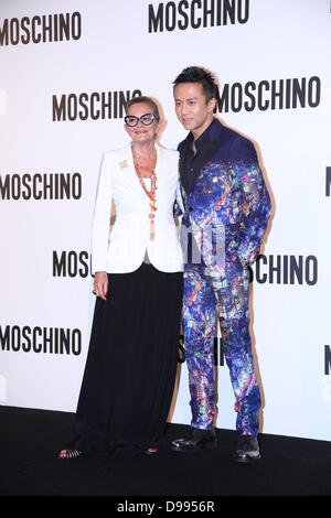 Chao Deng est allé(e) à Moschino Printemps Été Montrer à Shanghai, Chine, le jeudi 13 juin, 2013. Banque D'Images