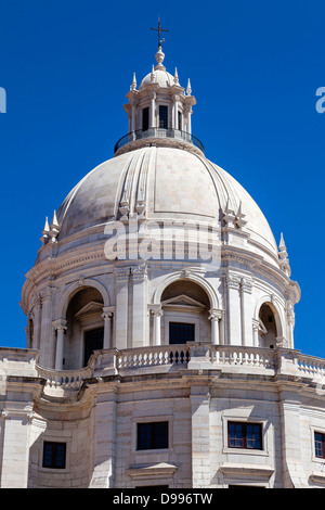 Tour-lanterne baroque de l'église de Santa Engrácia, AKA Panthéon National (Panteão Nacional). Lisbonne, Portugal. Banque D'Images