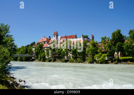 Füssen au Lech, vue sur la ville, Château, église baroque St Mang, Allgaeu, Bavaria, Germany Banque D'Images