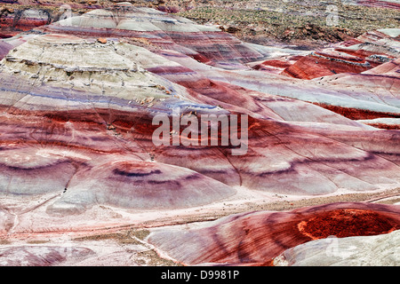Nuit pluie de cendres volcaniques colorés enrichit les dépôts à la bentonite Hills en Utah's Capitol Reef National Park. Banque D'Images
