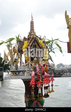 Un Thaï spirit house , Bangkok , Thaïlande Banque D'Images