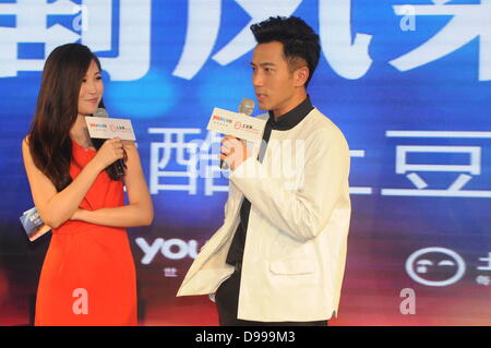 Hawick Lau est allé(e) à l'activité de télévision détenus par youku et Tudou à Shanghai, Chine, le jeudi 13 juin, 2013. Banque D'Images