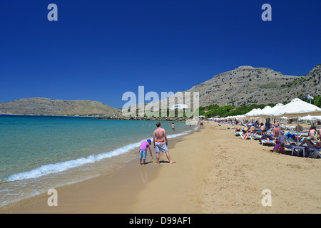 Plage principale, Pefkos, Rhodes (Rodos), du Dodécanèse, Grèce, région sud de la Mer Egée Banque D'Images