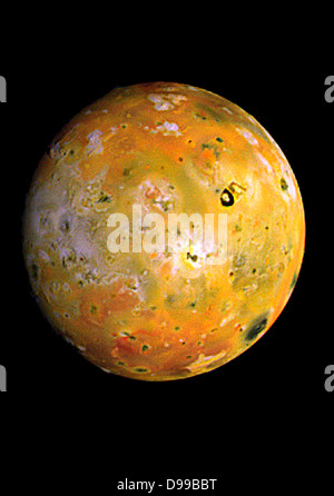 Ce composite comprend les quatre plus grandes lunes de Jupiter qui sont connus sous le nom de satellites galiléens. Illustré de gauche à droite dans l'ordre de l'augmentation de la distance de Jupiter, Io est le plus proche, suivi d'Europe, Ganymède et Callisto. Galileo. Banque D'Images