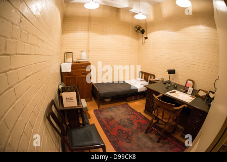 LONDRES, Royaume-Uni — la chambre à coucher et le logement de Brendan Bracken, le ministre de l'information, aux Churchill War Rooms à Londres. Le musée, l'une des cinq branches des musées de la guerre d'Imerial, conserve le bunker de commandement souterrain de la seconde Guerre mondiale utilisé par le premier ministre britannique Winston Churchill. Ses quartiers exigus ont été construits à partir d'un sous-sol de stockage converti dans le treasury Building à Whitehall, Londres. Étant souterrains, et sous un bâtiment exceptionnellement robuste, les chambres de guerre du Cabinet ont bénéficié d'une certaine protection contre les bombes tombant au-dessus pendant le Blitz. Banque D'Images