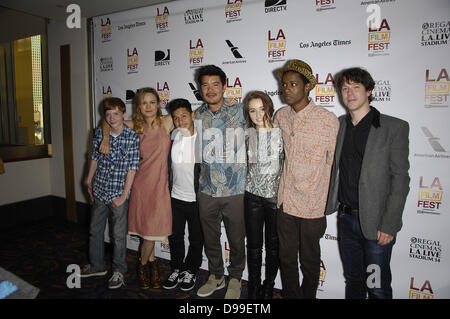 Hollywood, Californie, USA. 15 Juin, 2013. Alex Calloway, Brea Larson, Kevin Hernandez, Destin Cretton, Kaitlyn Dever, Keith Stanfield et John Gallagher Jr., lors de la première de 12 à court terme de Cinedigm, au Los Angeles Film Festival, qui a eu lieu au Regal L.A. Stade 14 en direct, le 14 juin 2013, à Los Angeles. Credit : Crédit : Michael Germana/Globe Photos/ZUMAPRESS.com/Alamy Live News Banque D'Images